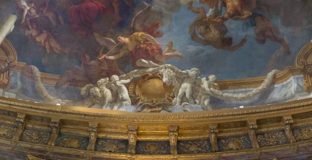 フランソワ・ルモワーヌ作、《三つの頭をもつ番犬ケルベロスとネメアーの獅子の縁飾り》、ヘラクレスの神格化の詳細、ヘラクレスの間、ヴェルサイユ宮殿